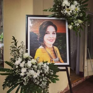Dekorasi Bunga Foto Duka Cita Putih – Premium