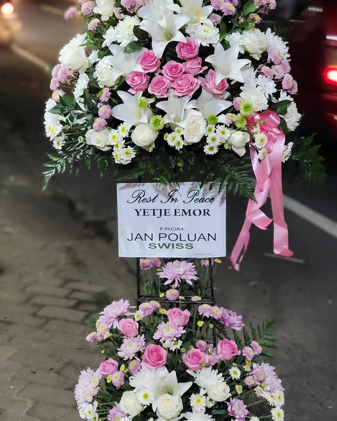 Standing Flower Duka Cita Pink Putih – Premium