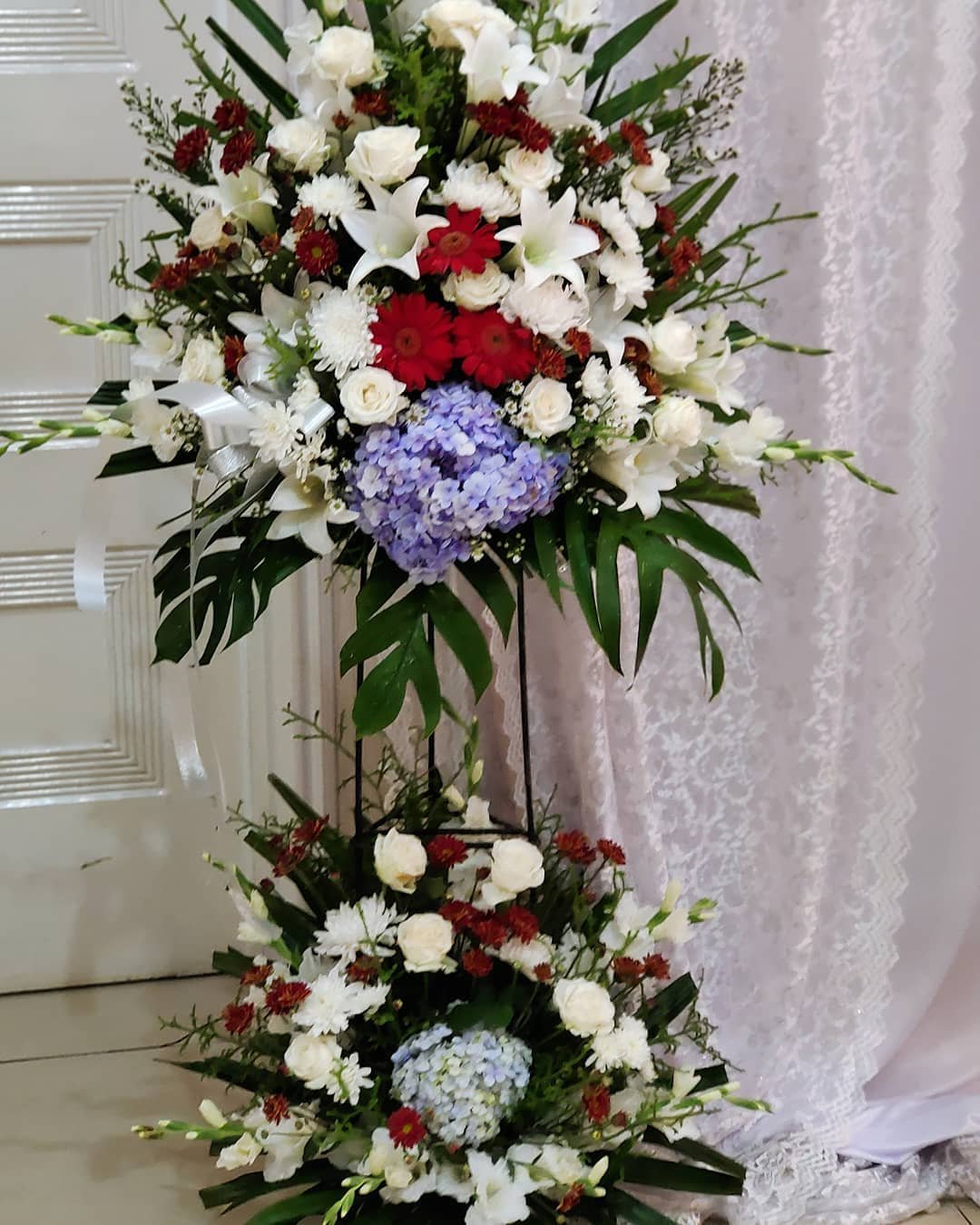 Standing Flower Duka Cita Two-Tier White Red – Premium