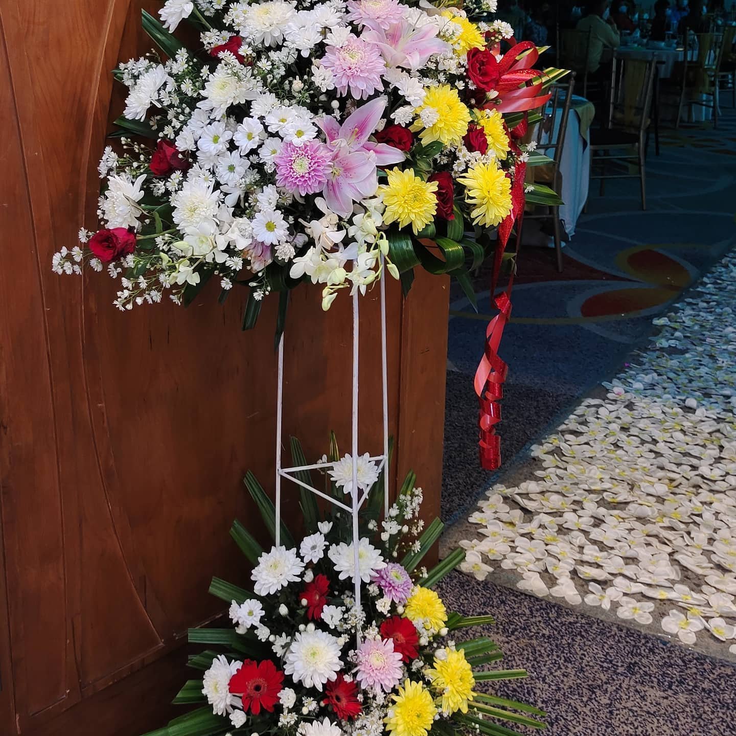 Standing Flower Duka Cita Red Ivory – Premium - Gambar 3