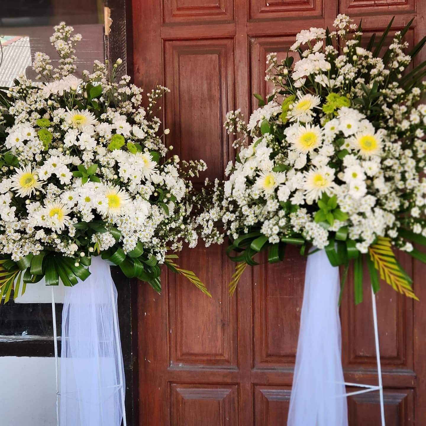 Standing Flower Duka Cita Putih Elegan – Medium