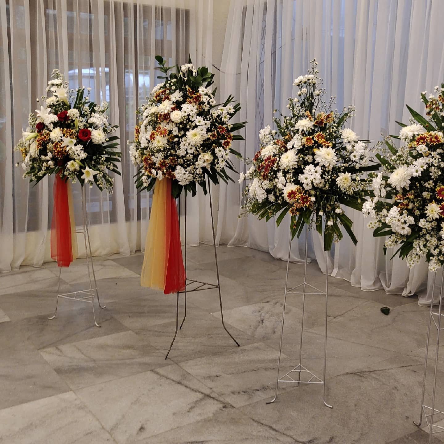 Paket Dekorasi Bunga Duka Cita Red White Garden – Premium - Gambar 3
