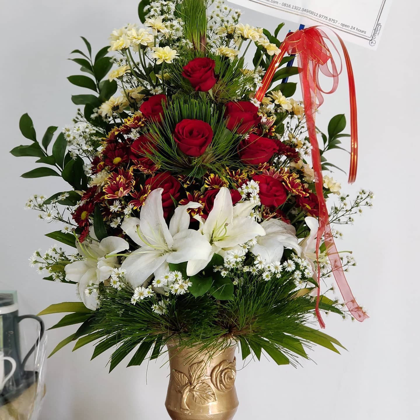 Bunga Meja Rangkaian Red White Lily – Medium - Gambar 2