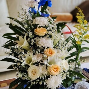 Bunga Meja Rangkaian White Peach Lily – Medium