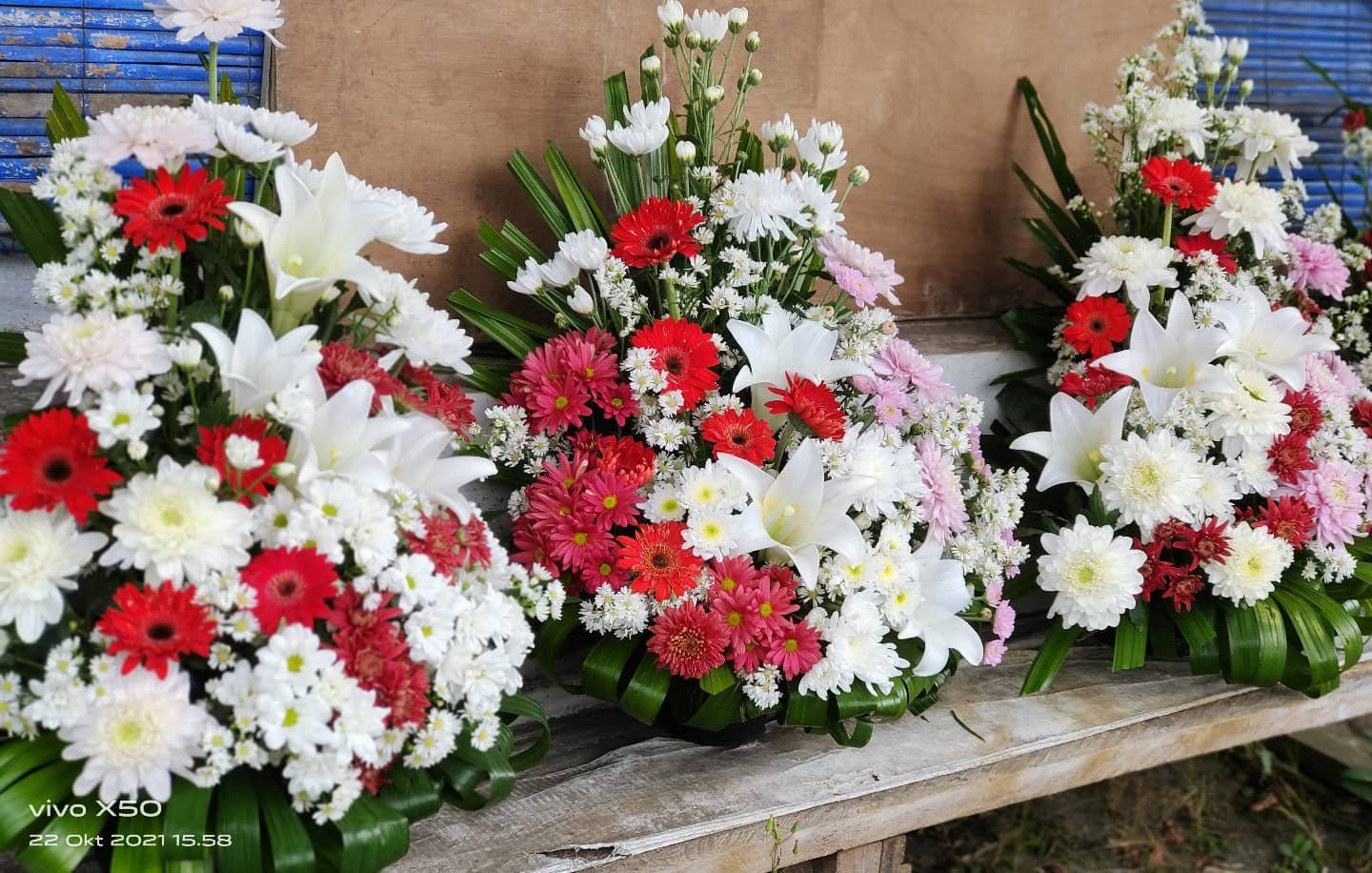 Rangkaian Bunga Meja Lily Gerbera – Medium