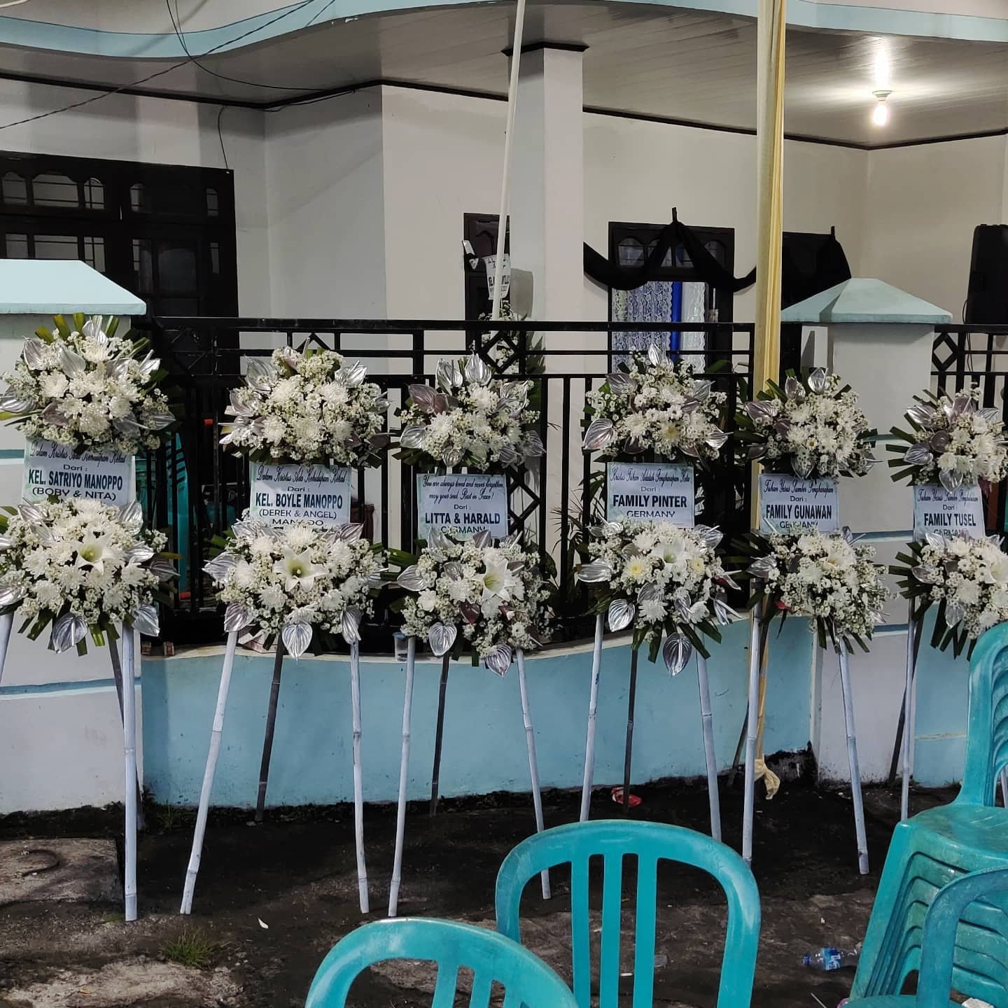 Standing Flower Duka Cita Putih Silver Two-Tier – Premium - Gambar 2