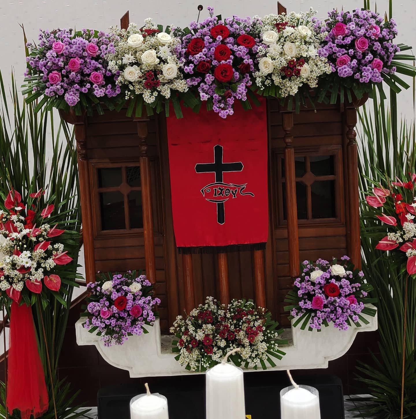 Dekorasi Mimbar Gereja Merah Putih Ungu – Premium - Gambar 4
