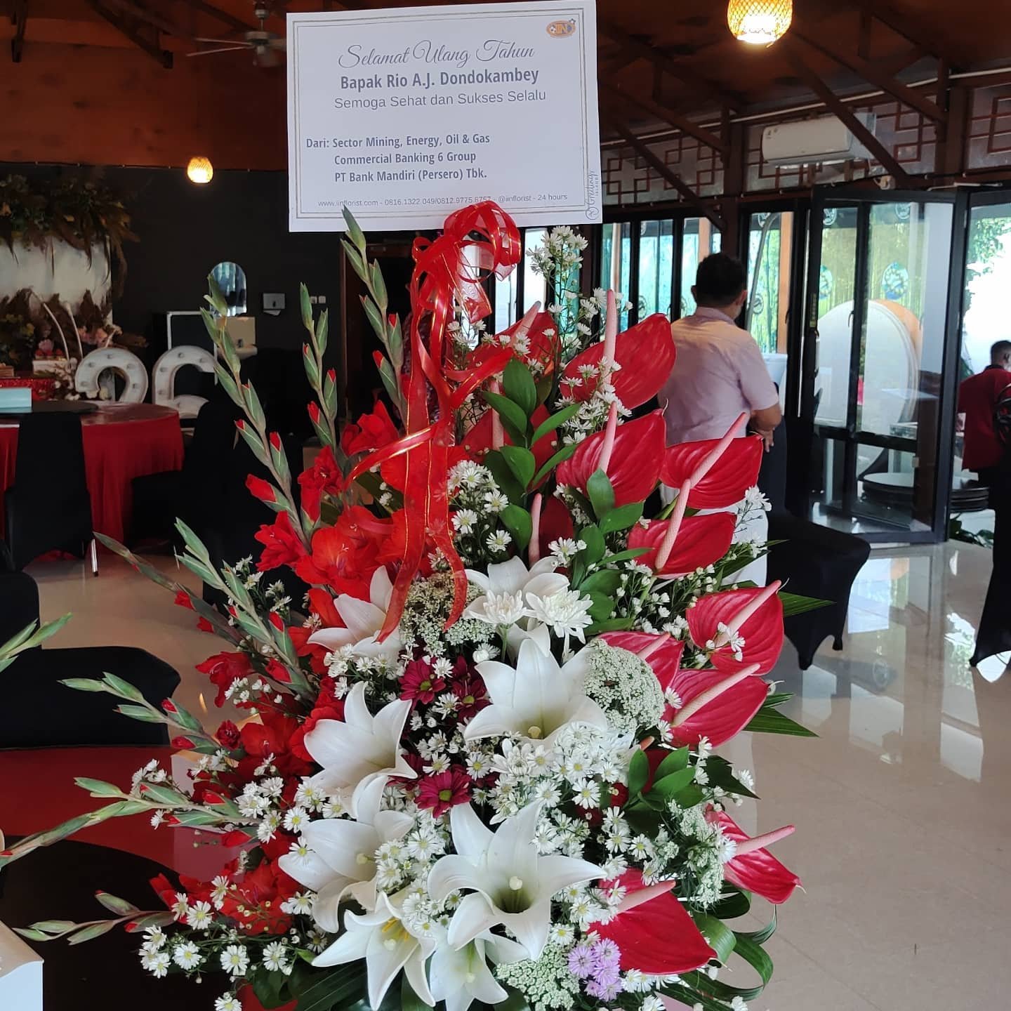 Bunga Meja Ucapan Elegant Merah Putih – Premium - Gambar 3