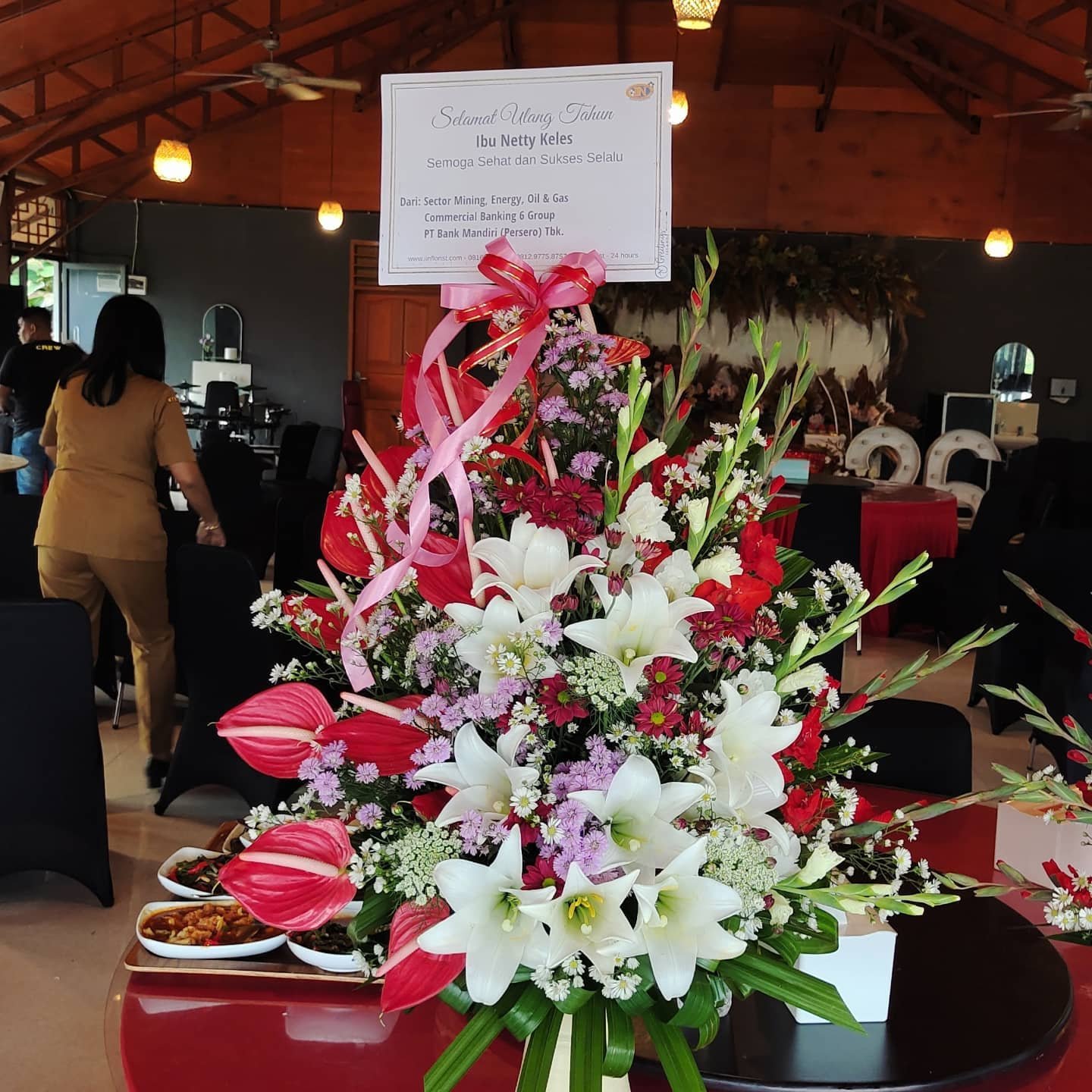 Bunga Meja Ucapan Elegant Merah Putih – Premium - Gambar 2