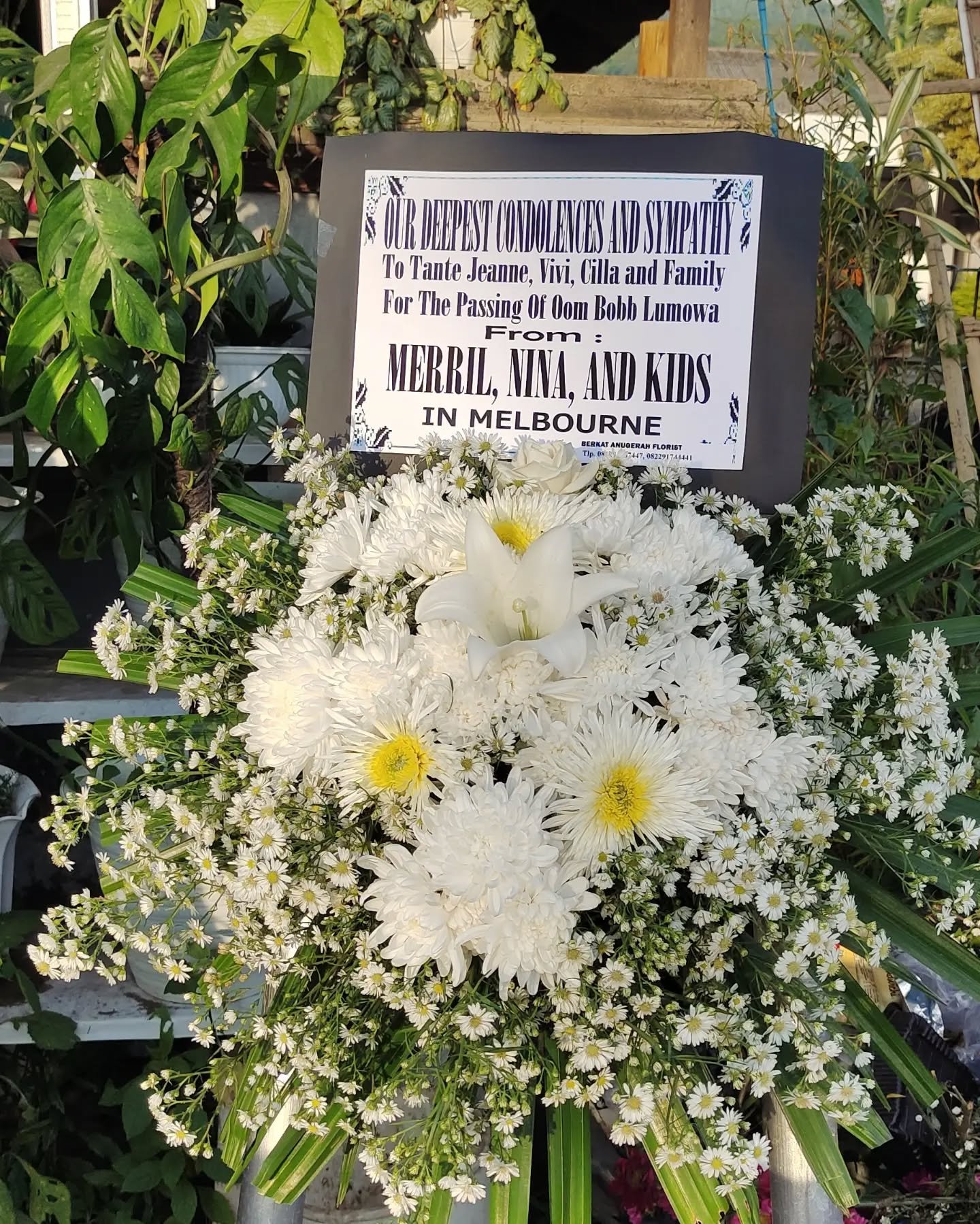 Standing Flower Duka Cita Putih Klasik – Medium - Gambar 2